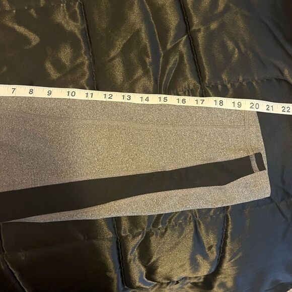 Champion Duo Dry Women's Gray Capri Leggings Size Small - Picture 5 of 5